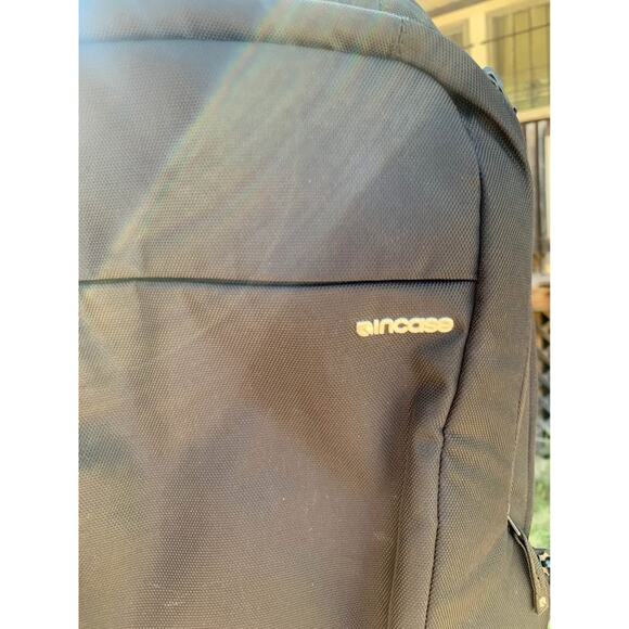 Incase Icon Slim Backpack - Picture 4 of 5